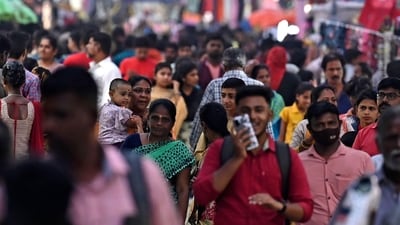 In this photograph taken on October 31, 2022, people walk through a crowded commercial street in Chennai. - India is projected to see an explosion in its urban population in the coming decades, but its cities already cannot cope and climate change will make living conditions harsher still. (Photo by Arun SANKAR / AFP) / To go with 'India-Population-Climate-Health', FOCUS (AFP) In this photograph taken on October 31, 2022, people walk through a crowded commercial street in Chennai. - India is projected to see an explosion in its urban population in the coming decades, but its cities already cannot cope and climate change will make living conditions harsher still. (Photo by Arun SANKAR / AFP) / To go with 'India-Population-Climate-Health', FOCUS (AFP)