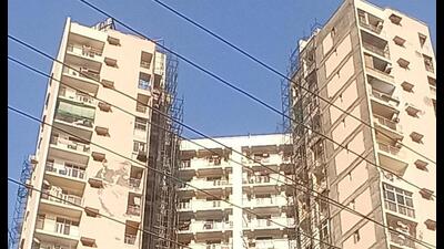 In Noida and Greater Noida, a large number of housing projects don’t have completion certificates as the builders have defaulted on paying land cost. (HT PHOTO) In Noida and Greater Noida, a large number of housing projects don’t have completion certificates as the builders have defaulted on paying land cost. (HT PHOTO)