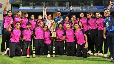 The victorious Mumbai Thunders team poses with the trophy after winning the President's Cup at Wankhede Stadium on Friday. (Prakash Parsekar/HT)