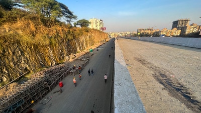 National Highways Authority of India (NHAI) completed the work of the ramp starting from Pashan side and going towards Kothrud. (Kalpesh Nukte/HT PHOTO)