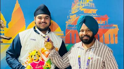 Paramvir Singh with his coach after his win, which came with three Khelo India Youth Games records. (HT Photo)