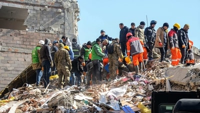 Rescuers carry out search operations among the rubble of a collapsed building in Adiyaman, Turkey on February 9, 2023, three days after a 7,8-magnitude earthquake struck southeast Turkey. (AFP) Rescuers carry out search operations among the rubble of a collapsed building in Adiyaman, Turkey on February 9, 2023, three days after a 7,8-magnitude earthquake struck southeast Turkey. (AFP)