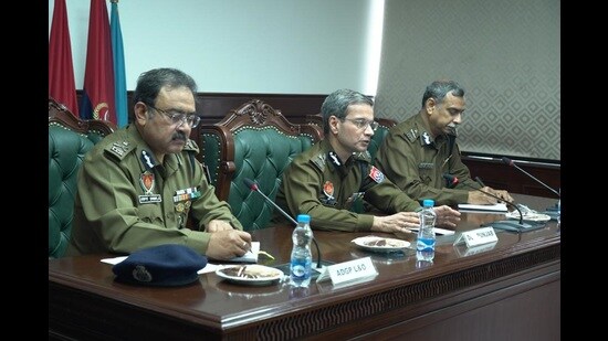 The meeting was held under the joint chairmanship of Punjab director general of police (DGP) Gaurav Yadav and his Chandigarh counterpart Praveer Ranjan. (HT photo)