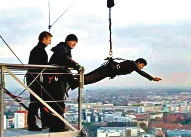 The rooftop of the Park Inn Hotel, Berlin, from where Shah Rukh Khan did that daring 300-foot dive in Don 2 The rooftop of the Park Inn Hotel, Berlin, from where Shah Rukh Khan did that daring 300-foot dive in Don 2