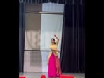 Woman performs kathak on Tumse Milke Dil Ka.