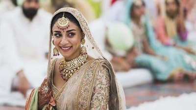 Amrita Puri: Aisha actor Amrita Puri oped for a pastel pink lehenga with gold embellishments for her wedding day. She matched her outfit with a statement kundan set.&nbsp; (Instagram/@amritapuri)