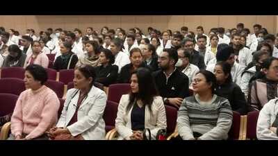 Christian Medical College and Hospital (CMCH), Ludhiana, alumnus and dual-board certified child, adolescent & adult psychiatrist Sukhjit Brar, from Fresno, California, USA, delivered grand rounds lecture at CMCH on topic “suicide clusters” (HT photo)