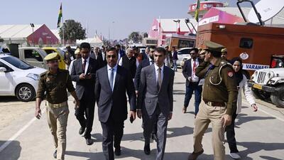 Delegates arriving for a partner country session at the UP Global Investors Summit in Lucknow on Saturday. (Deepak Gupta/HT) Delegates arriving for a partner country session at the UP Global Investors Summit in Lucknow on Saturday. (Deepak Gupta/HT)