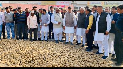 Former chief minister Bhupinder Singh Hooda on Saturday slammed that BJP government for “failure” to fulfil its promise of doubling income of farmers. He alleged that due to the anti-farmer policies of the Centre and state governments the input cost got doubled in the last eight year. (HT Photo) Former chief minister Bhupinder Singh Hooda on Saturday slammed that BJP government for “failure” to fulfil its promise of doubling income of farmers. He alleged that due to the anti-farmer policies of the Centre and state governments the input cost got doubled in the last eight year. (HT Photo)