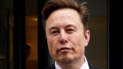 FILE PHOTO: Tesla CEO Elon Musk and his security detail depart the company’s local office in Washington, U.S. January 27, 2023.  REUTERS/Jonathan Ernst/File Photo (REUTERS)