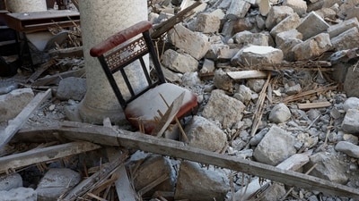 Around 6,000 buildings collapsed in southeastern provinces of Turkey. (REUTERS)