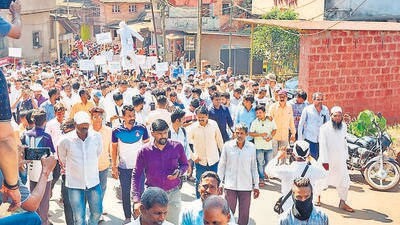 The Sena (UBT) has been circulating a picture of the accused with industries minister Uday Samant of the Shinde-led Sena (BSS). However, Samant said that the accused had pictures with many leaders. “The picture was taken when I became a minister,” he said. “There is no special treatment being given to Amberkar and he is eating lock-up food.” Union minister Narayan Rane, on his part, claimed that he had never met Warishe. (HT PHOTO) The Sena (UBT) has been circulating a picture of the accused with industries minister Uday Samant of the Shinde-led Sena (BSS). However, Samant said that the accused had pictures with many leaders. “The picture was taken when I became a minister,” he said. “There is no special treatment being given to Amberkar and he is eating lock-up food.” Union minister Narayan Rane, on his part, claimed that he had never met Warishe. (HT PHOTO)
