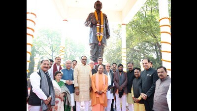 Uttar Pradesh chief minister Yogi Adityanath and others after paying tribute to Pt Deendayal Upadhyaya in Lucknow on Feb 11. (HT photo) Uttar Pradesh chief minister Yogi Adityanath and others after paying tribute to Pt Deendayal Upadhyaya in Lucknow on Feb 11. (HT photo)