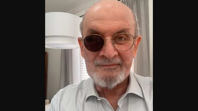 The image shows author Salman Rushdie whose reply to a Twitter troll went viral. (Twitter/@SalmanRushdie)