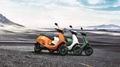 The rising fuel prices are encouraging internal combustion engine vehicle owners to make the switch to electric scooters. (File) The rising fuel prices are encouraging internal combustion engine vehicle owners to make the switch to electric scooters. (File)