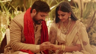 Rhea Kapoor: Fashion enthusiast Rhea Kapoor's unique ivory wedding outfit made headlines for all the right reasons. She kept it simple yet regal in an ivory chanderi saree by Anamika Khanna.&nbsp; (Instagram/@rheakapoor)