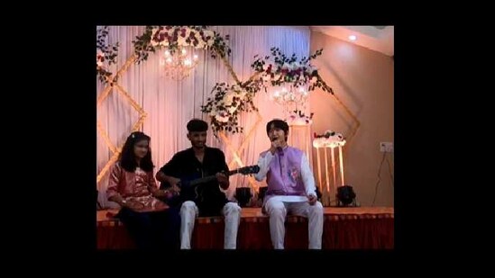 Korean man sings Hindi song at a wedding. (Instagram/@Kim Jaehyeon)