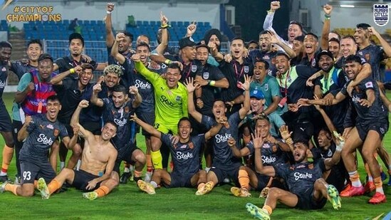 Mumbai City FC beat FC Goa 5-3 in a thrilling match to clinch the ISL League Shield (Twitter/MumbaiCityFC)