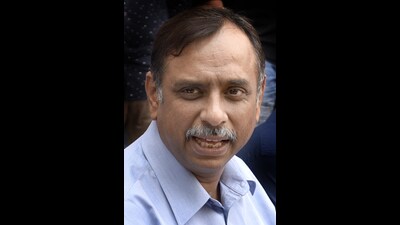 Chandigarh DGP Praveer Ranjan and his wife received stitches for wounds sustained in the accident. (HT Photo) Chandigarh DGP Praveer Ranjan and his wife received stitches for wounds sustained in the accident. (HT Photo)