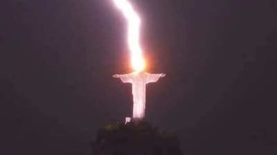 The photo of the lightning appeared nothing less than a godly scene. (Twitter) The photo of the lightning appeared nothing less than a godly scene. (Twitter)