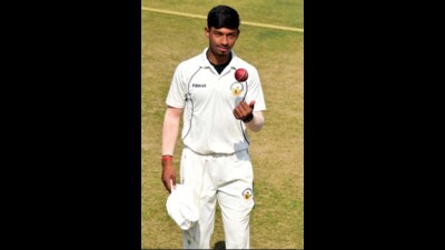 Paras (5/57) had the maximum share of the wickets followed by Rohit Dhanda (2/40). Karan Sharma and Chiragveer Singh Dhindsa shared one each. (HT Photo) Paras (5/57) had the maximum share of the wickets followed by Rohit Dhanda (2/40). Karan Sharma and Chiragveer Singh Dhindsa shared one each. (HT Photo)