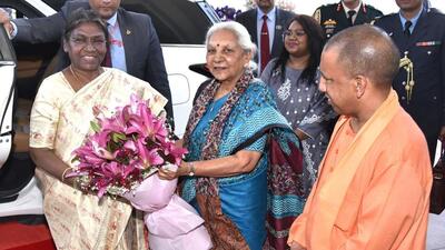 President Droupadi Murmu being greeted in Lucknow by governor Anandiben Patel and UP CM Yogi Adityanath. (HT ) President Droupadi Murmu being greeted in Lucknow by governor Anandiben Patel and UP CM Yogi Adityanath. (HT )