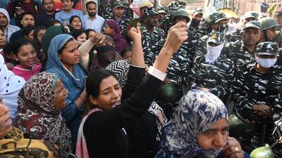 Residents stage a protest in Mehrauli. (Vipin Kumar/HT Photo) Residents stage a protest in Mehrauli. (Vipin Kumar/HT Photo)