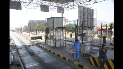 The Khed-Shivapur Toll Plaza Hatav Sangharsha Committee, an umbrella organisation of residents from five tehsils of Pune district, has threatened to launch a stir if the toll post is not removed. (HT FILE PHOTO) The Khed-Shivapur Toll Plaza Hatav Sangharsha Committee, an umbrella organisation of residents from five tehsils of Pune district, has threatened to launch a stir if the toll post is not removed. (HT FILE PHOTO)