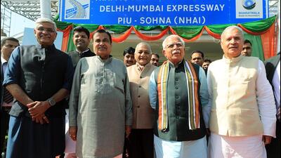 Union ministers Nitin Gadkari and Gajendra Singh Shekhawat with MoS for Road Transport and Highways General (retd) VK Singh, Haryana Chief Minister Manohar Lal Khattar and other dignitaries inspect the first stretch of Delhi-Mumbai expressway, in Sohna on Sunday. (ANI) Union ministers Nitin Gadkari and Gajendra Singh Shekhawat with MoS for Road Transport and Highways General (retd) VK Singh, Haryana Chief Minister Manohar Lal Khattar and other dignitaries inspect the first stretch of Delhi-Mumbai expressway, in Sohna on Sunday. (ANI)