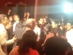 Sidharth Malhotra, Kiara Advani dance to Kala Chashma at Mumbai reception. Sidharth Malhotra, Kiara Advani dance to Kala Chashma at Mumbai reception.