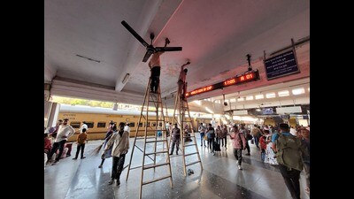 Beautification work in progress at Pune railway station on Monday. (Pratham Gokhale/HT Photo) Beautification work in progress at Pune railway station on Monday. (Pratham Gokhale/HT Photo)