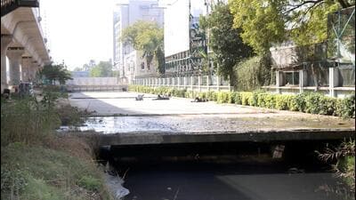 Drains covered by concrete on the Sahibabad-Link Road stretch. (Sakib Ali/HT PHOTO)