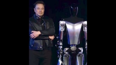 Elon Musk and Tesla’s humanoid robot - Optimus. (Twitter/@cb_doge) Elon Musk and Tesla’s humanoid robot - Optimus. (Twitter/@cb_doge)