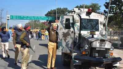 Five days after Sikh activists clashed with police forces near the Chandigarh-Mohali border on the Sector 52/53 dividing road on February 8, leaving at least 33 cops injured, the Mohali police on Monday deployed seven armoured tractors at the site as a preventive measure. (Keshav Singh/HT) Five days after Sikh activists clashed with police forces near the Chandigarh-Mohali border on the Sector 52/53 dividing road on February 8, leaving at least 33 cops injured, the Mohali police on Monday deployed seven armoured tractors at the site as a preventive measure. (Keshav Singh/HT)