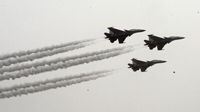 Indian Air Force's Sukhoi aircraft fly past during the Republic Day Parade 2023 above Kartavya Path in New Delhi on Thursday. (Sanjeev Verma/HT Photo)