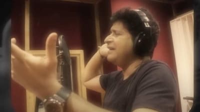 Mon Re is composed by Shantanu Moitra and written by Swanand Kirkire. Mon Re is composed by Shantanu Moitra and written by Swanand Kirkire.