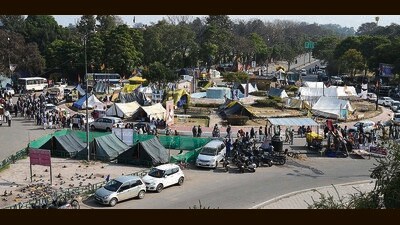 Mohali has become a hotbed of protests and dharnas, putting the vehicular traffic out of gear. Over 100 protests have been reported since June last year giving commuters a harrowing time. (Keshav Singh/HT File Photo) Mohali has become a hotbed of protests and dharnas, putting the vehicular traffic out of gear. Over 100 protests have been reported since June last year giving commuters a harrowing time. (Keshav Singh/HT File Photo)