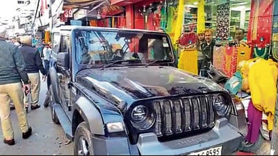 Police taking the vehicle in their custody it hit three people in Ludhiana on Monday. (HT Photo) Police taking the vehicle in their custody it hit three people in Ludhiana on Monday. (HT Photo)