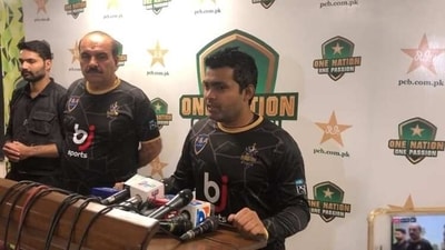 Umar Akmal lashes at reporter during PSL presser (Screengrab) Umar Akmal lashes at reporter during PSL presser (Screengrab)