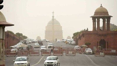 Delhi recorded wind speeds of 20kmph-30kmph on Monday. (Twitter) Delhi recorded wind speeds of 20kmph-30kmph on Monday. (Twitter)