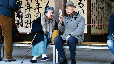 An elderly couple in Tokyo, Japan. (Getty Images)