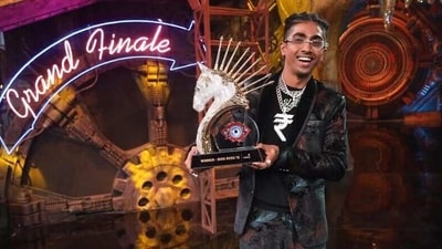 MC Stan poses with the Bigg Boss 16 winner's trophy.