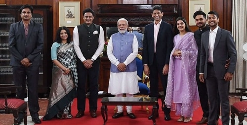 Former cricketers Anil Kumble, Javagal Srinath and Venkatesh Prasad with PM Narendra Modi at Bengaluru's Raj Bhavan on Sunday evening. Former cricketers Anil Kumble, Javagal Srinath and Venkatesh Prasad with PM Narendra Modi at Bengaluru's Raj Bhavan on Sunday evening.
