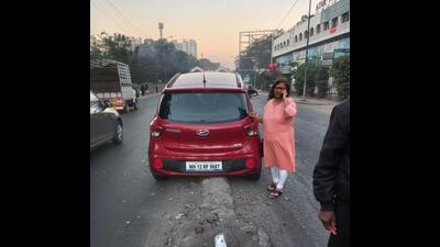 According to local residents, speeding vehicles are unable to identify the road divider and end up hitting it. (HT PHOTO) According to local residents, speeding vehicles are unable to identify the road divider and end up hitting it. (HT PHOTO)