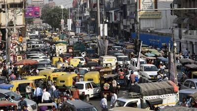 Delhi has approximately 13.4 million vehicles – more than Mumbai, Chennai and Kolkata put together. (HT Archive)