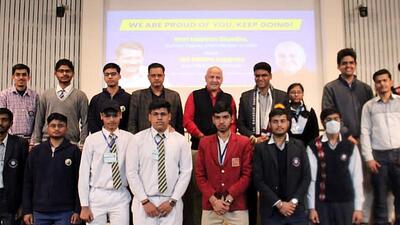 Deputy chief minister Manish Sisodia with government school students who qualified JEE (Main). (HT PHOTO) Deputy chief minister Manish Sisodia with government school students who qualified JEE (Main). (HT PHOTO)