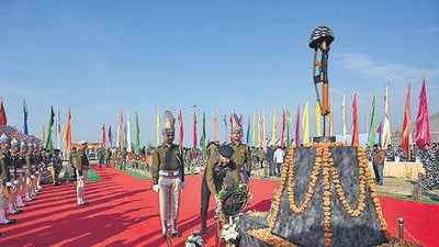 Kashmir, India - Feb. 14, 2023:A senior police officer lays a wreath at the memorial during a ceremony to mark the fourth anniversary of the Pulwama attack at the Central Reserve Police Force (CRPF) Lethpora camp on the outskirts of Srinagar, on Tuesday, 14 February 2023.(Photo By Waseem Andrabi /Hindustan Times)