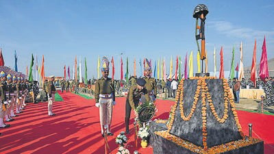Kashmir, India - Feb. 14, 2023:A senior police officer lays a wreath at the memorial during a ceremony to mark the fourth anniversary of the Pulwama attack at the Central Reserve Police Force (CRPF) Lethpora camp on the outskirts of Srinagar, on Tuesday, 14 February 2023.(Photo By Waseem Andrabi /Hindustan Times) Kashmir, India - Feb. 14, 2023:A senior police officer lays a wreath at the memorial during a ceremony to mark the fourth anniversary of the Pulwama attack at the Central Reserve Police Force (CRPF) Lethpora camp on the outskirts of Srinagar, on Tuesday, 14 February 2023.(Photo By Waseem Andrabi /Hindustan Times)