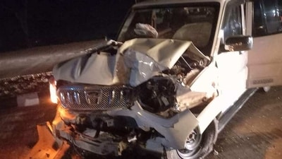 Pappu Yadav's vehicle badly damaged in the accident on Arrah-Buxar highway. Pappu Yadav's vehicle badly damaged in the accident on Arrah-Buxar highway.