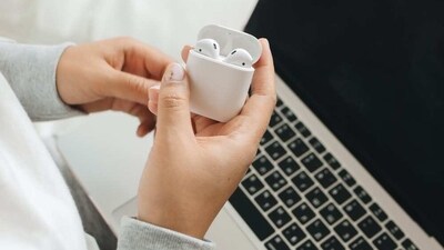 Noise cancelling earbuds are ideal for students and professionals who work amid noise and chaos. (Pexels) Noise cancelling earbuds are ideal for students and professionals who work amid noise and chaos. (Pexels)